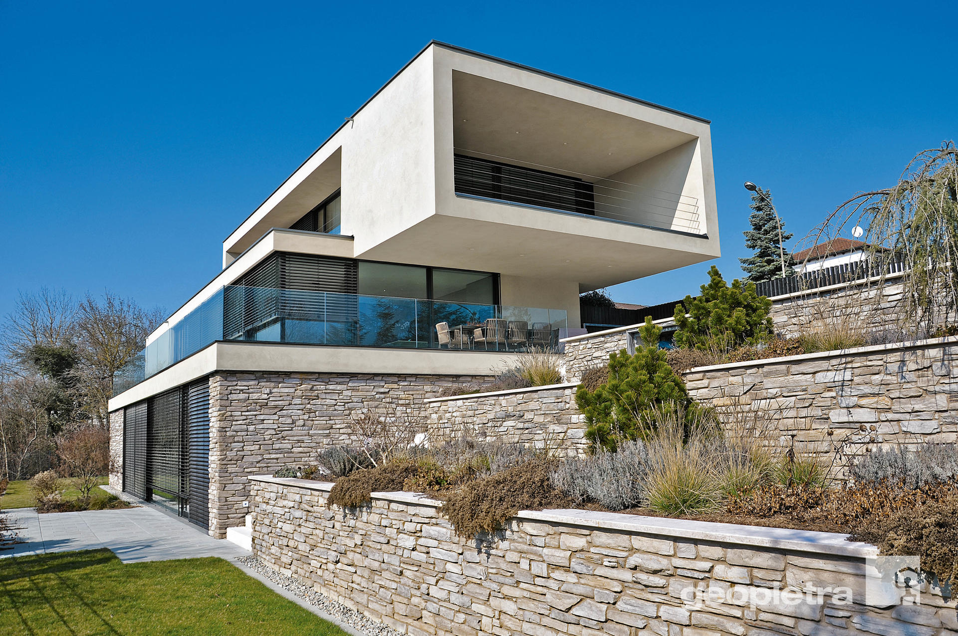 villa moderna pietra terrazzamenti giardino rivestimento