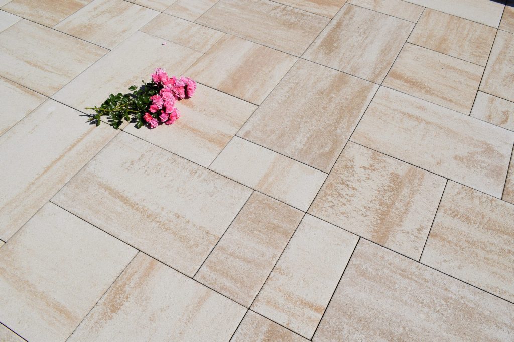 betonova dlazba ravena naturo latte scaled 1