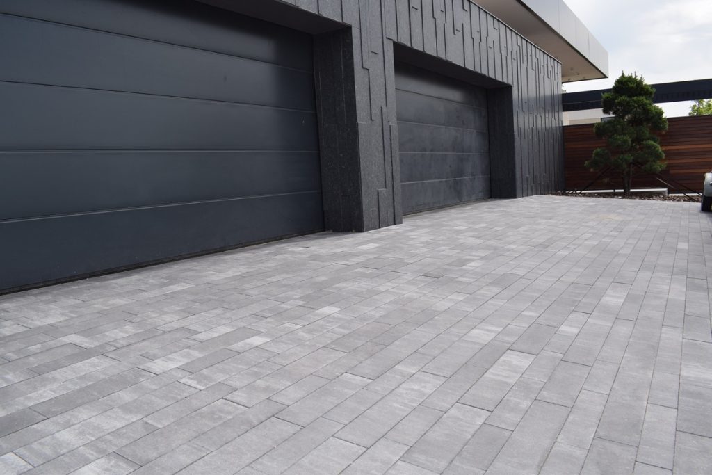 betonova dlazba parkett naturo black shadow