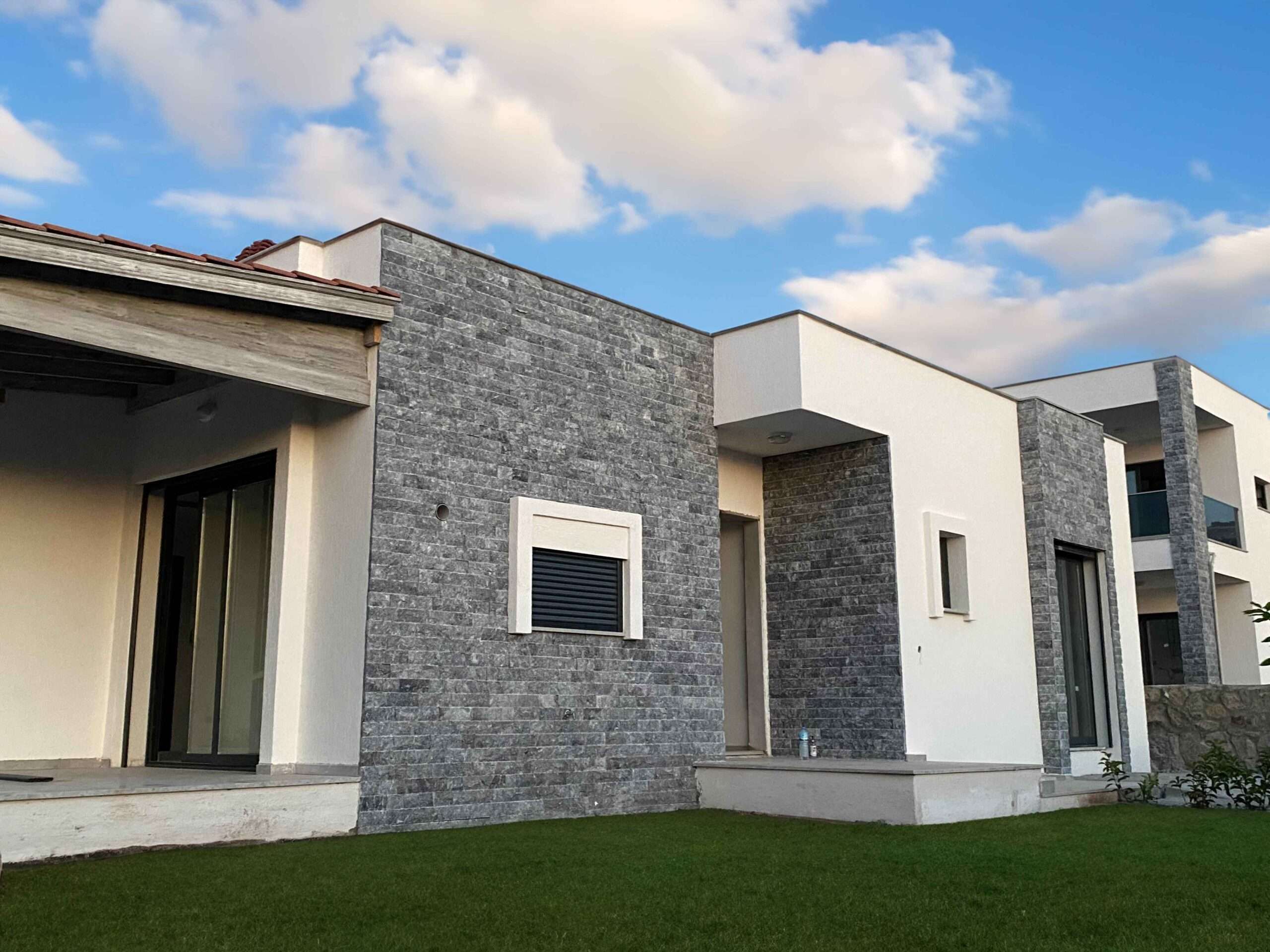 4000 Exterior Wall Cladding Pineta Black Marble Splitface 20 scaled 1