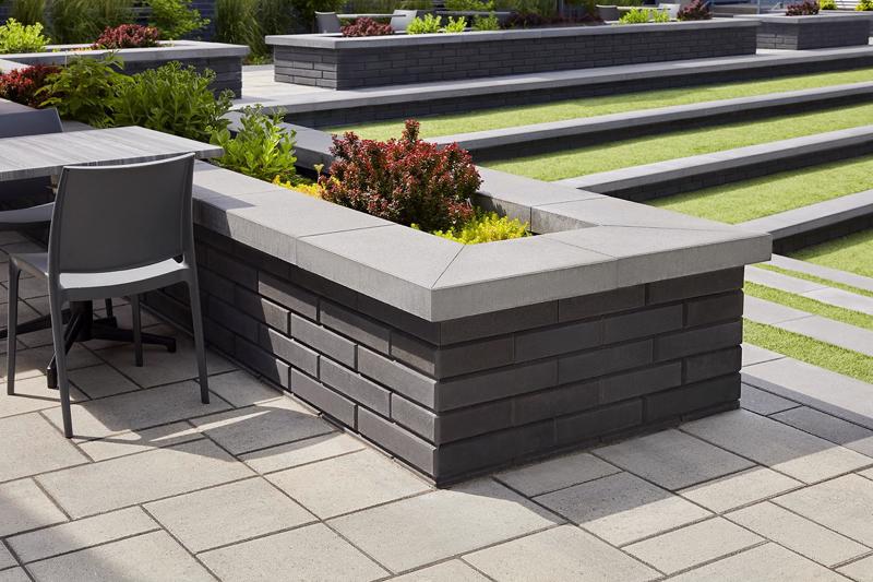 d800x800 MAIN commercial modern wall caps and pool coping Raffinato Cap couronnement et contour de piscine moderne F V3 2020 CA058 West Island college 8216