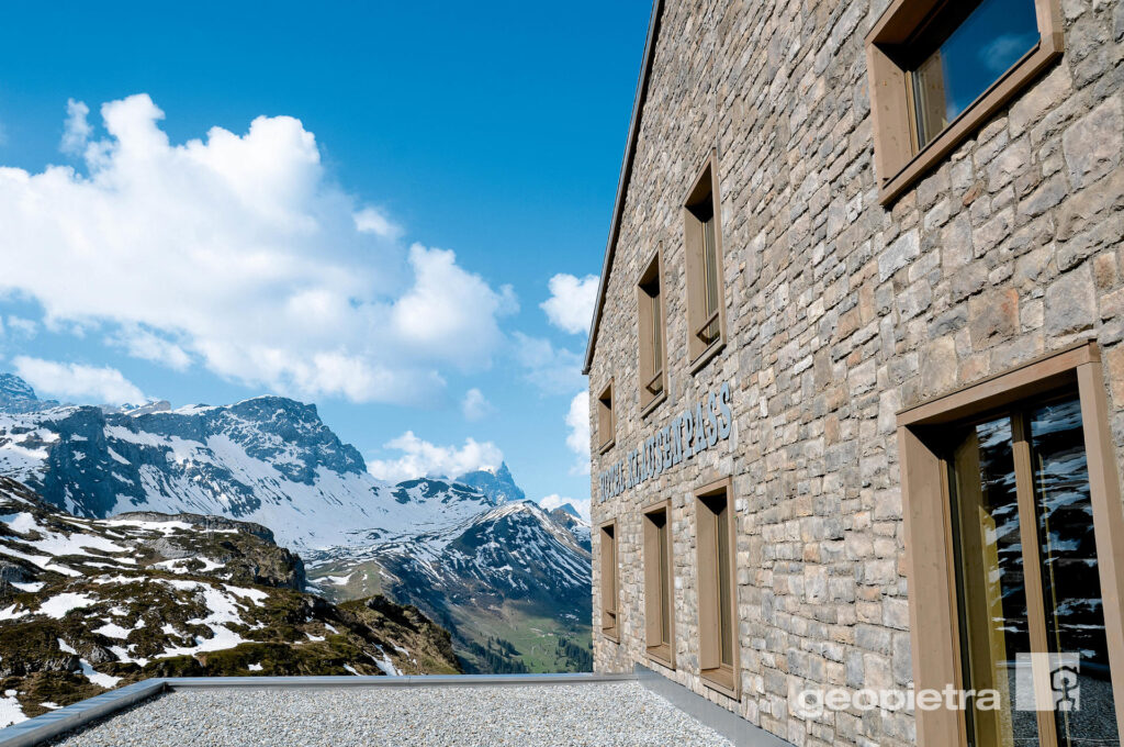 hotel Klausenpass alpi montagna natura rivestimento pietra2